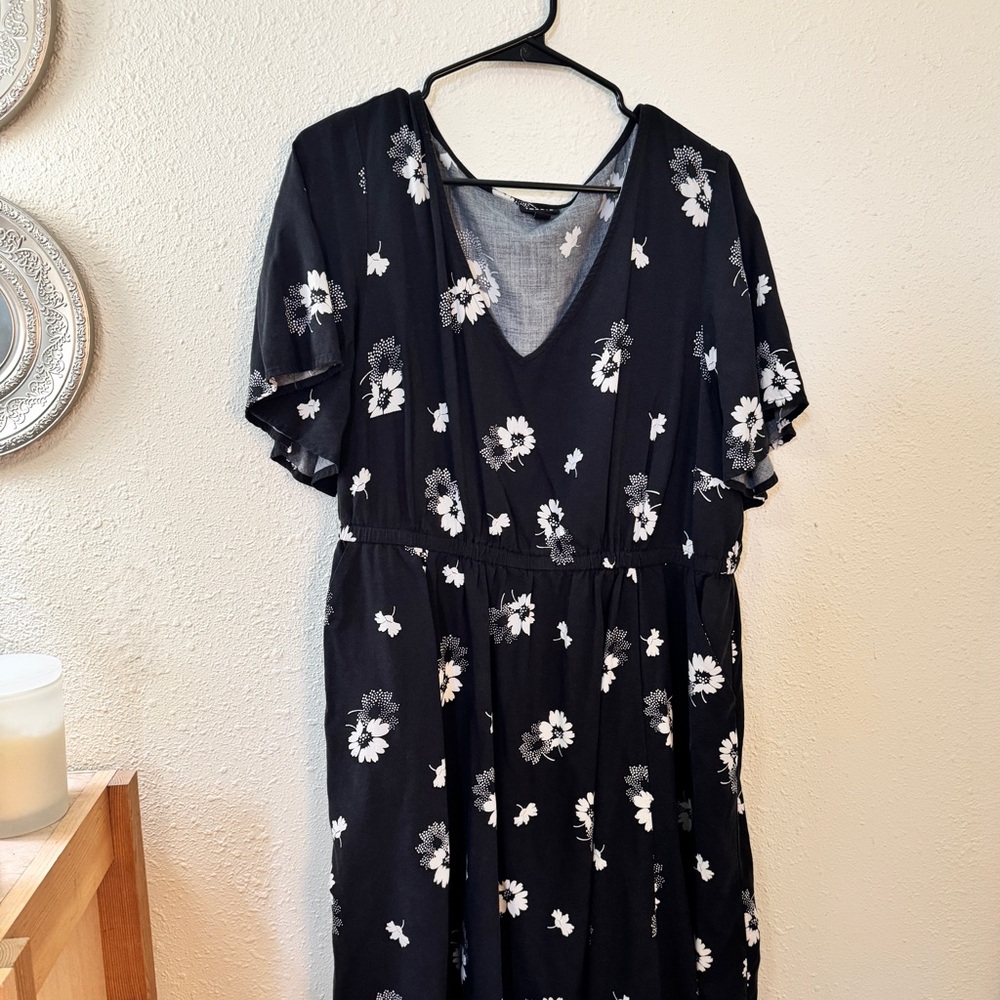 Torrid Black and White Floral Midi Dress